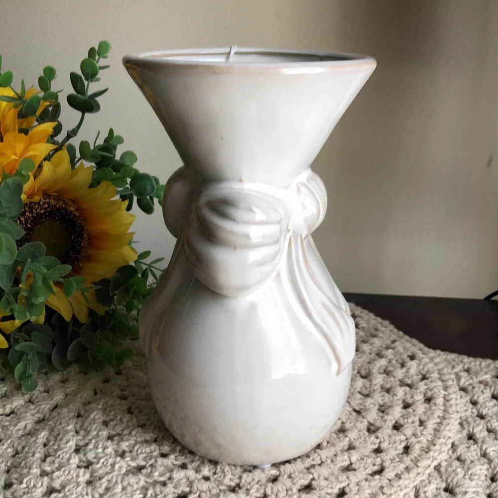 Cream Ceramic Bow Accent Vase